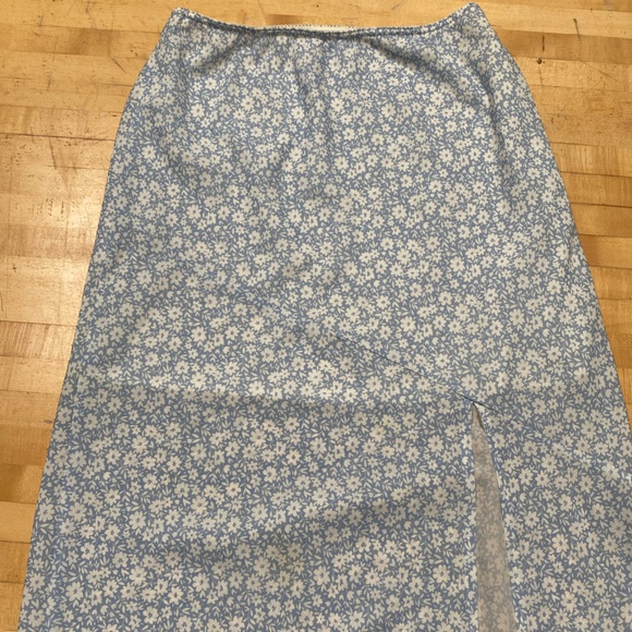 Princess Polly Midi Skirt 🩵 - Picture 2 of 4